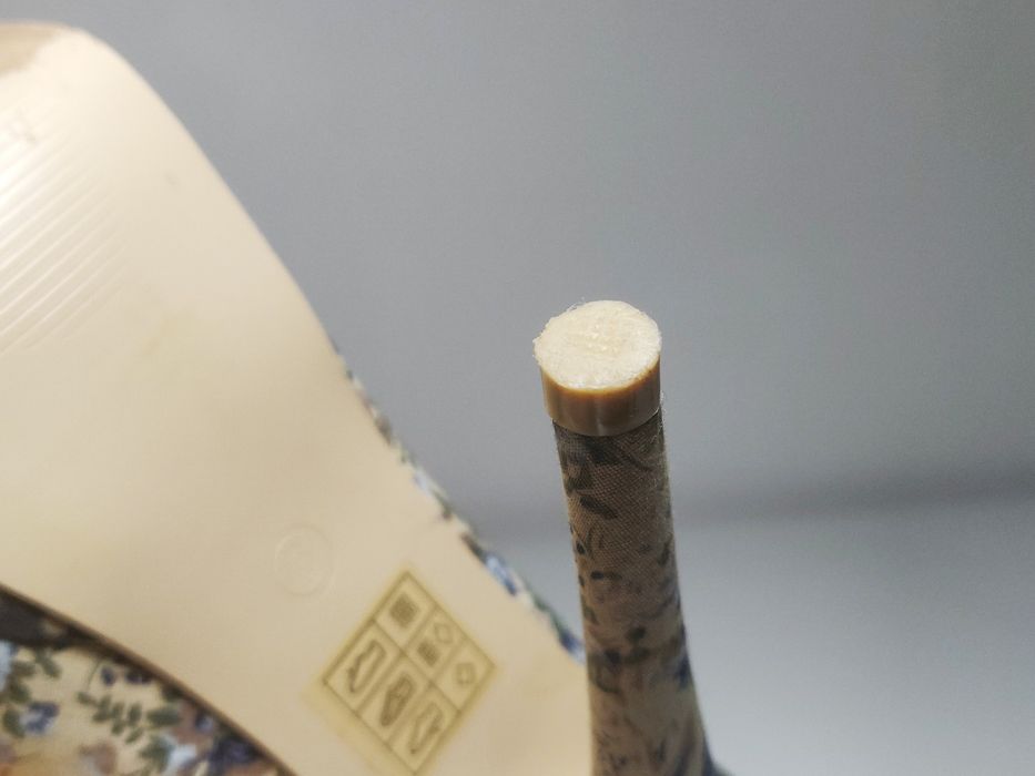 Kremowe szpilki w kwiaty Truffle, rozmiar 39