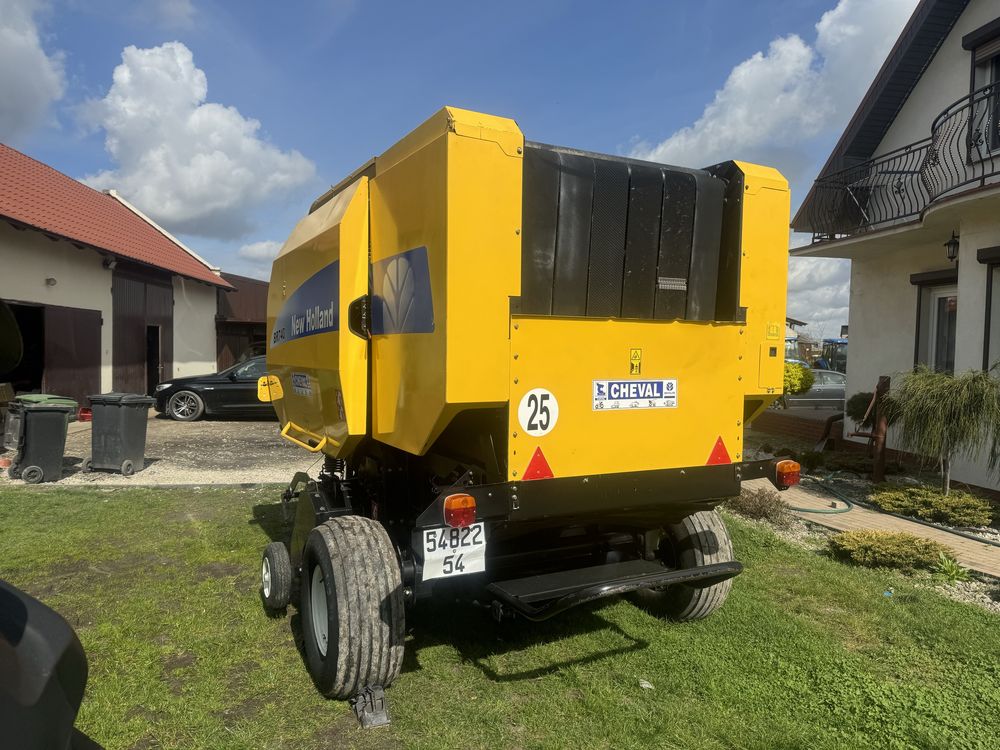 New Holland BR740 prasa