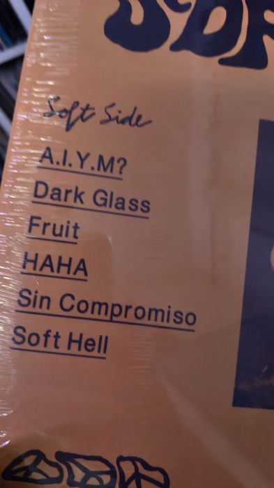 Roam edição limitada 
Soft Hell

Selados
40€
Electric 
The Doors live