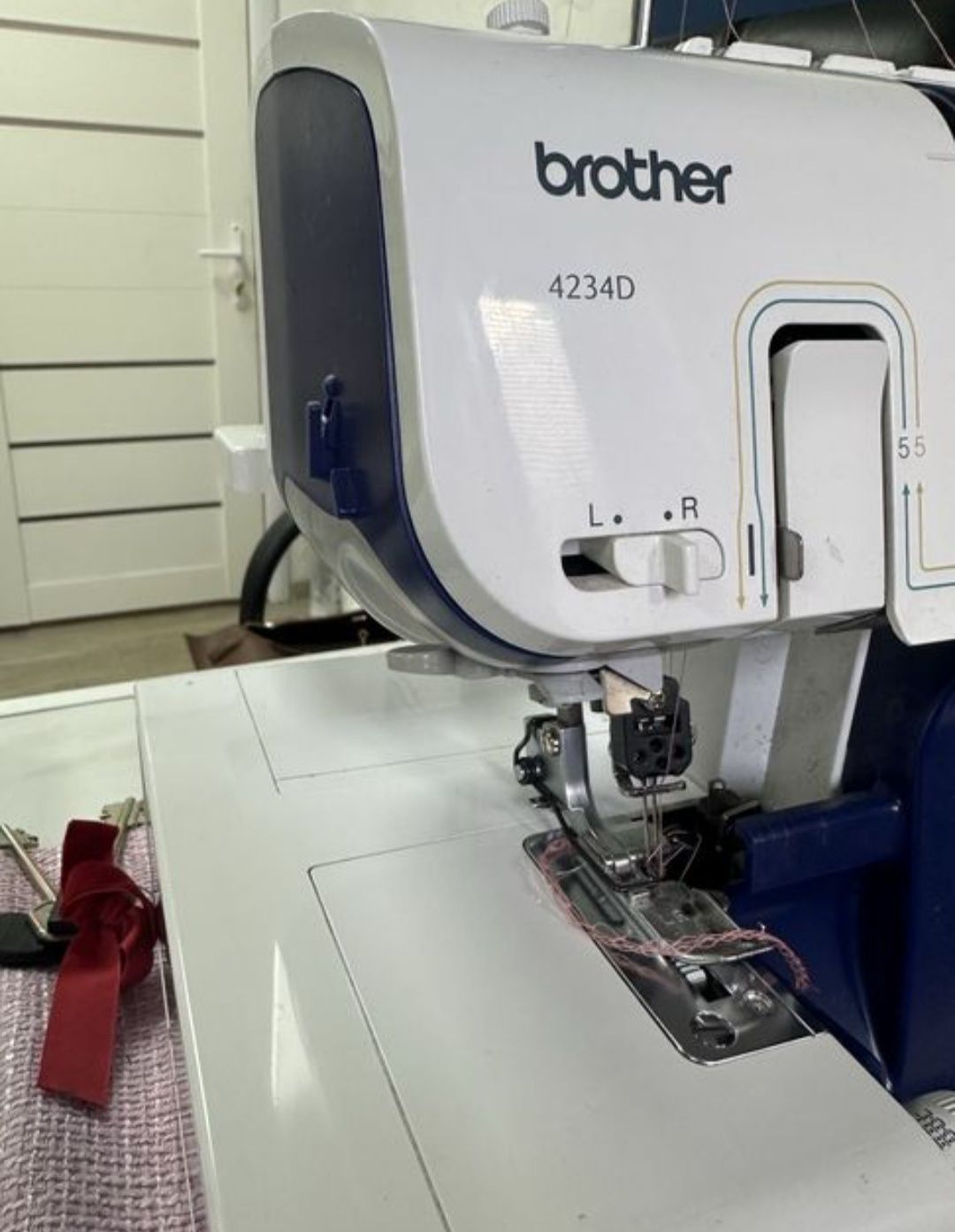 Продам оверлок Brother 4234D