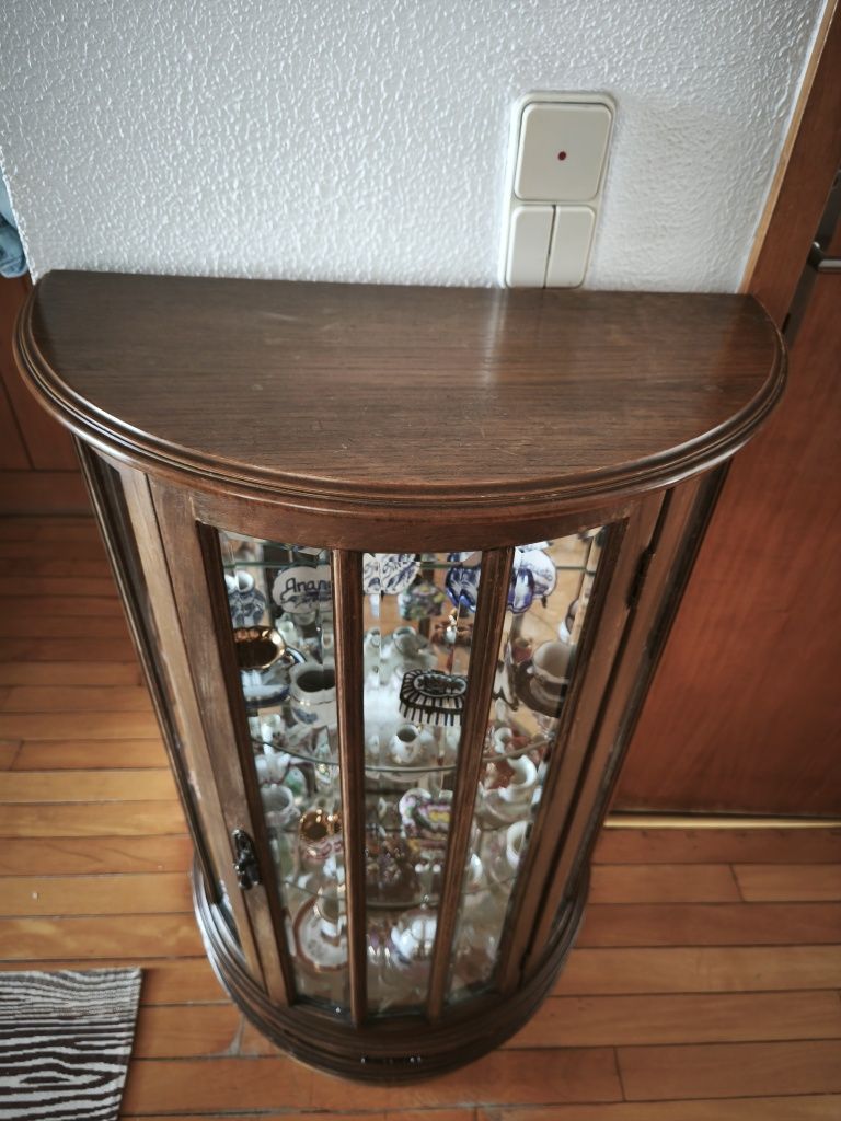 Vitrine em Madeira