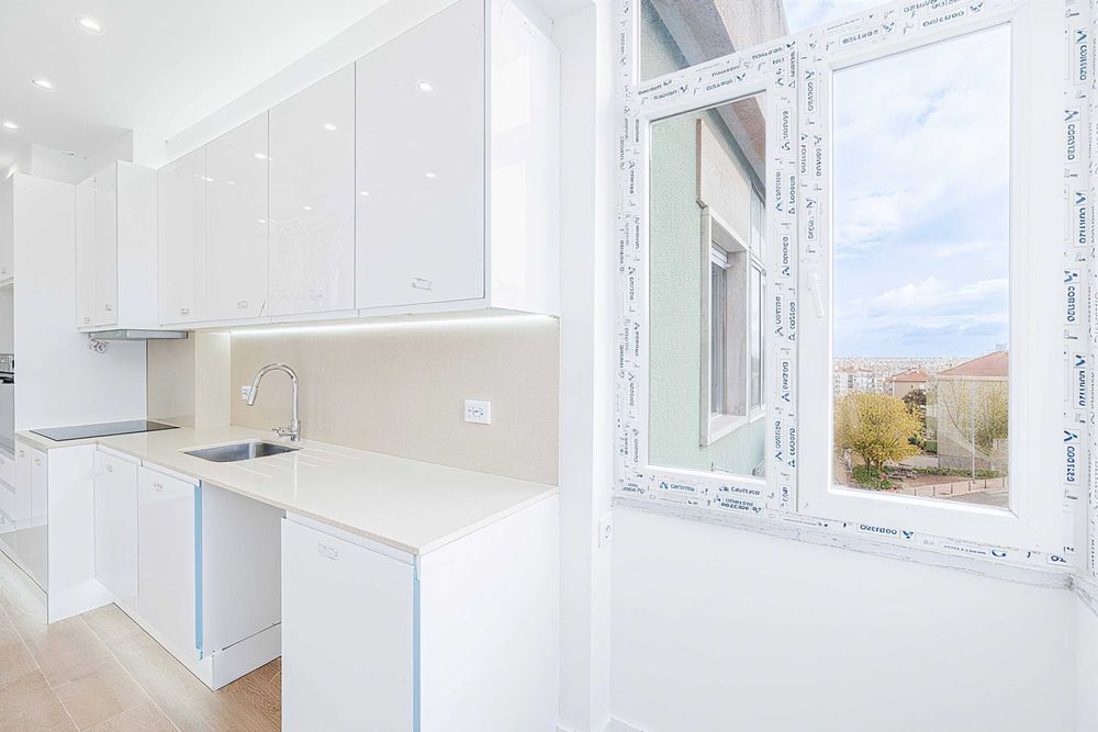 Apartamento Remodelado com Terraço e Varandas