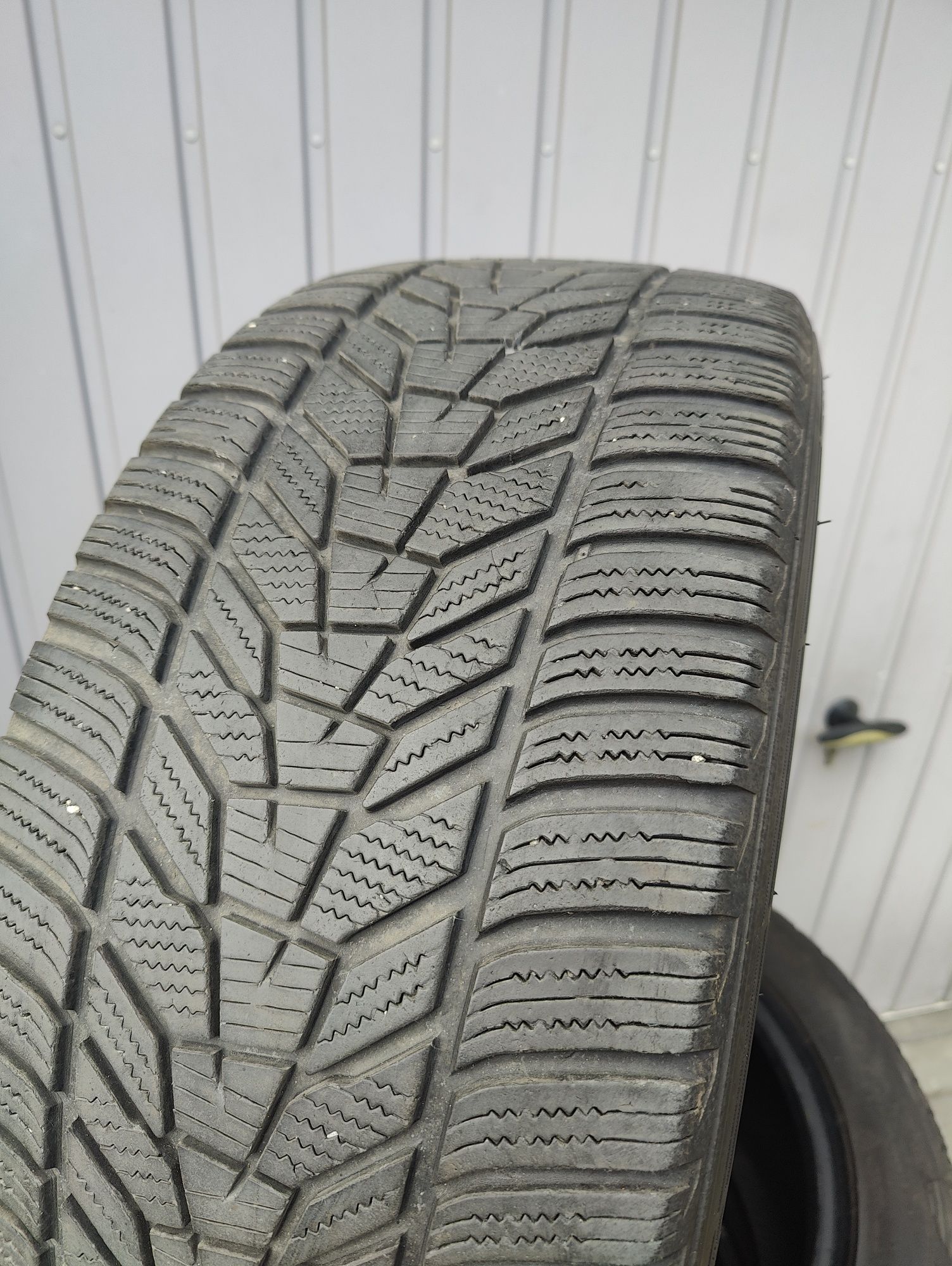 Opony zimowe Hankook 245/45 R18 100 V Winter I*cept EVO3 W330