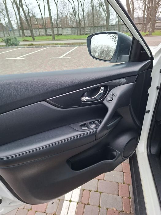 Ніссан рог 2018 року