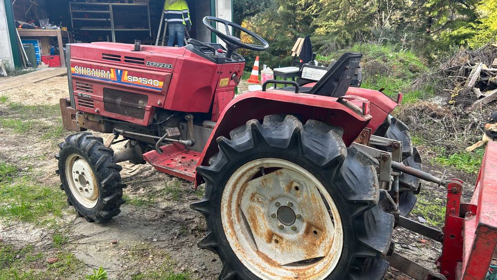 Mini trator Shibaura SP1450, 3 cilindros a diesel, 4x4 de caixa