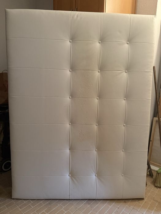 Cabeceira de cama branca