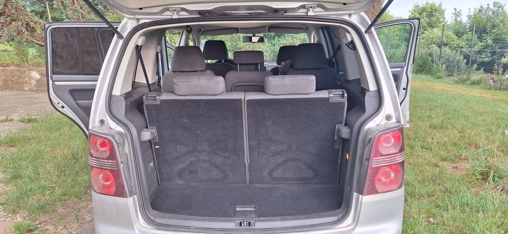 VW Touran 7 osobowy, 1.9TDi, klimatyzacja, 6 biegów,  ważne oplaty