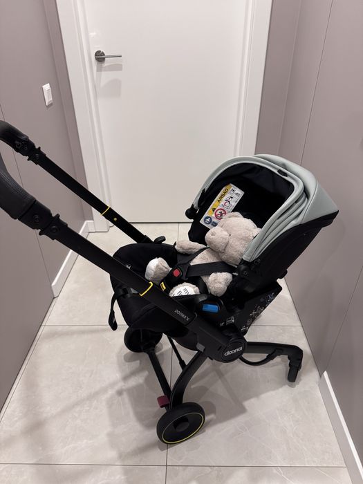 Автокрісло-коляска Doona X + База isofix