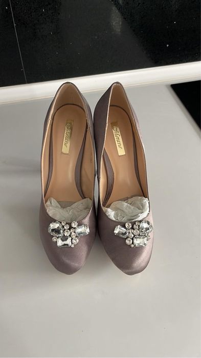 Buty na obcasie z kryształkami 39