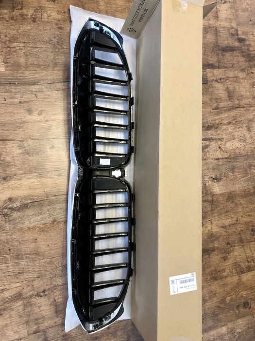 Продам оригінальну решітку (ноздрі) G20 (з нової машини)