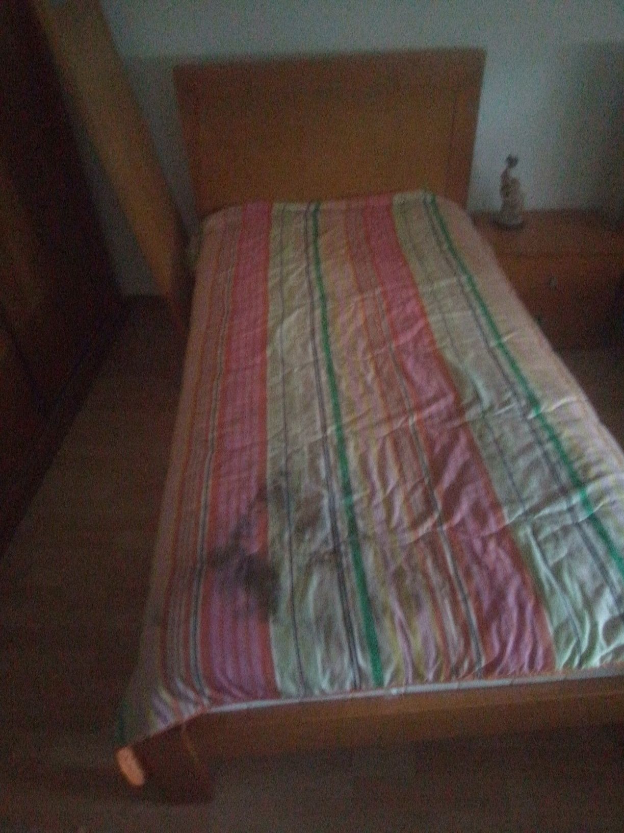 Vendo Cama em bom estado