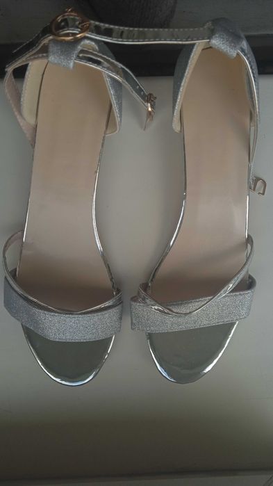 Босоніжки, туфельки, взуття