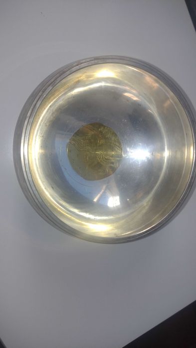 Taça tibetana prateada, dourada e cobreada