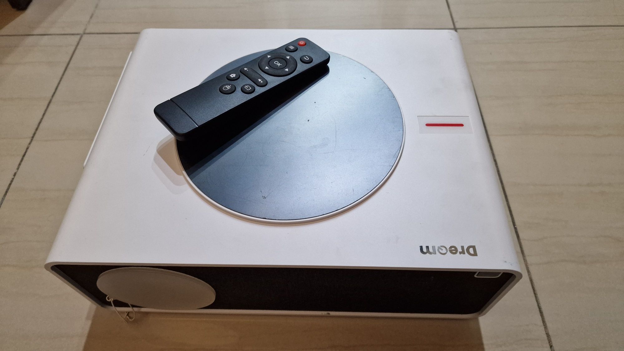 Projektor LED z Androidem +pilot i.. - JAK NOWY - Youtube, Netflix