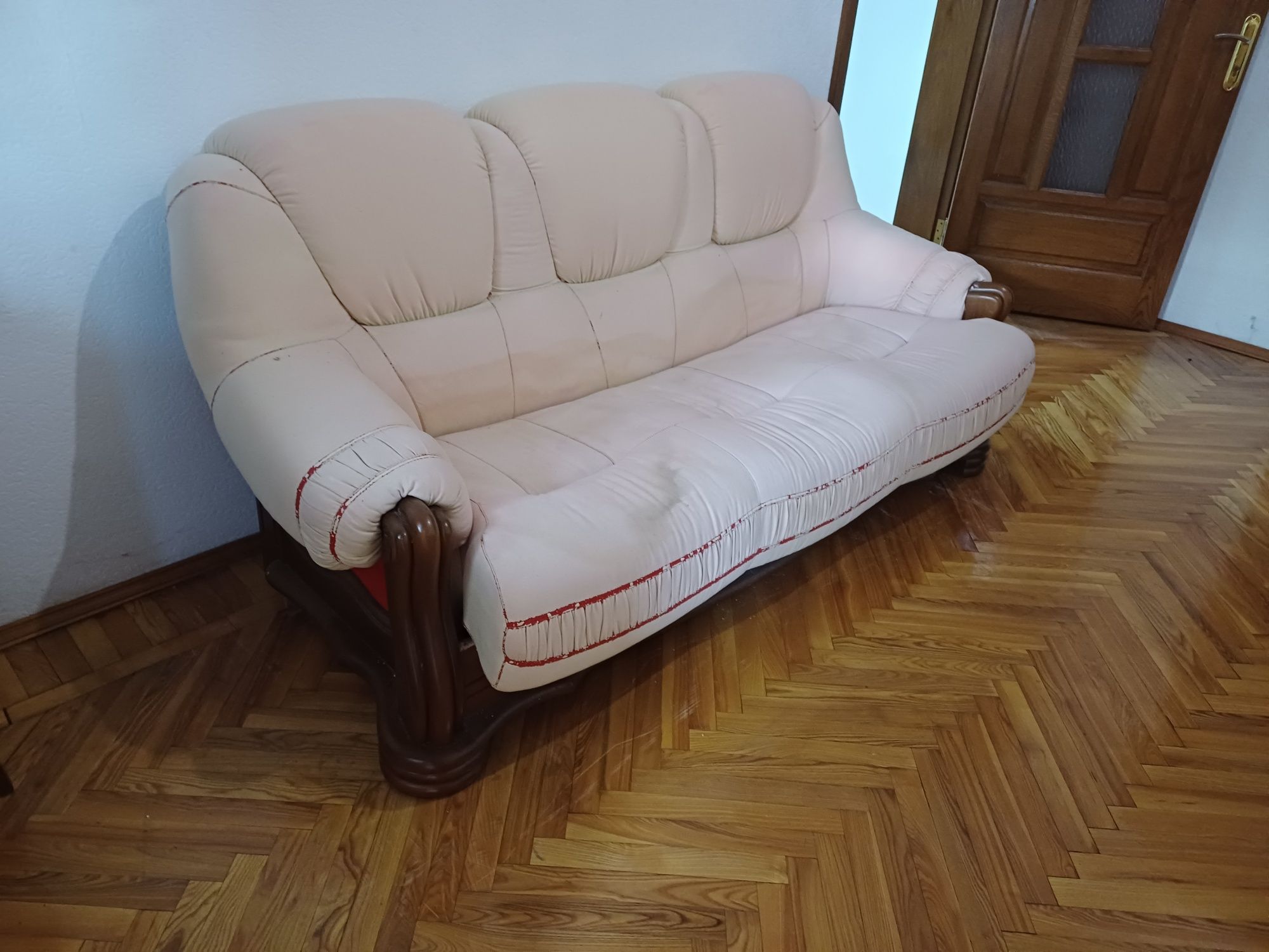Продам два дивани