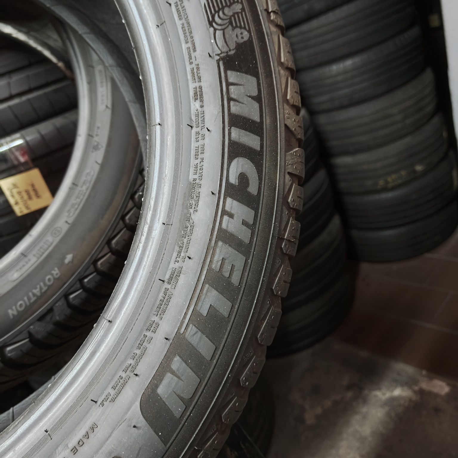 235/50/19 XL Sprzedam parę opon całorocznych Michelin