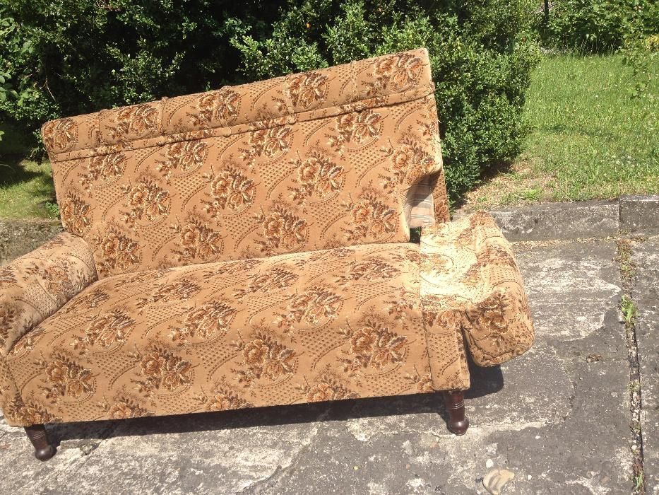 stara sofa 100-lenia