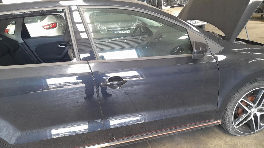 Porta frente direita VOLKSWAGEN Polo (6R, 6C)