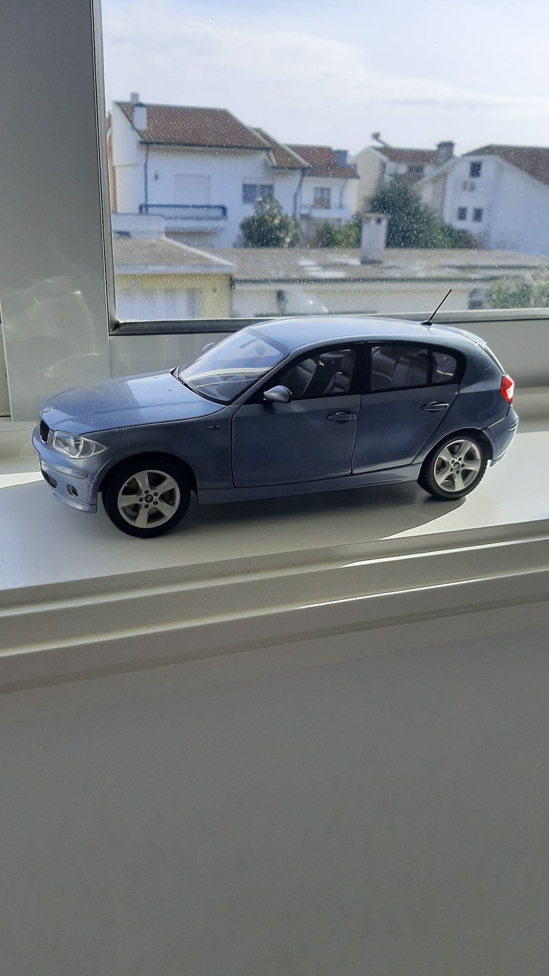 Bmw kyosho 1 18 dealer edition