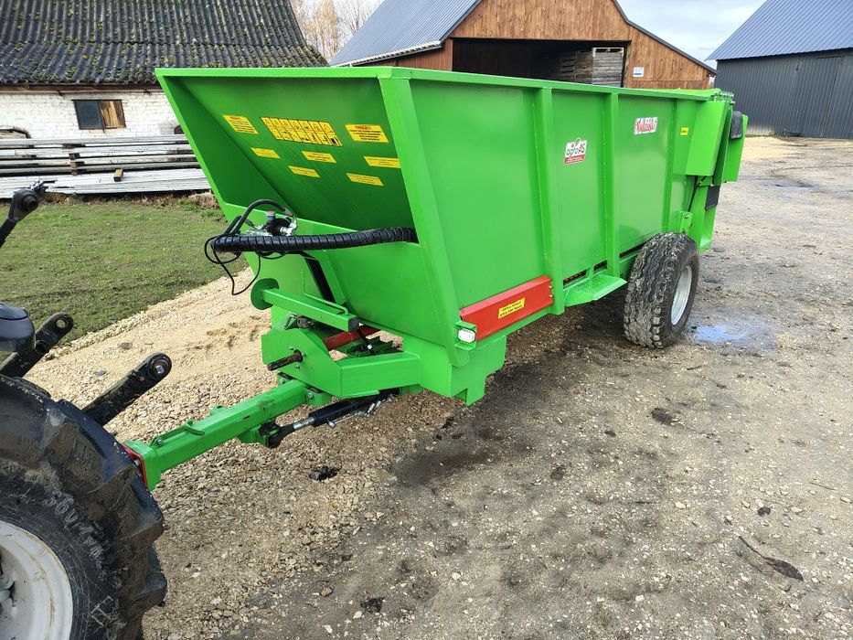 Rozrzutnik obornika sadowniczy/do borówki Wodziński. Używany jak nowy.