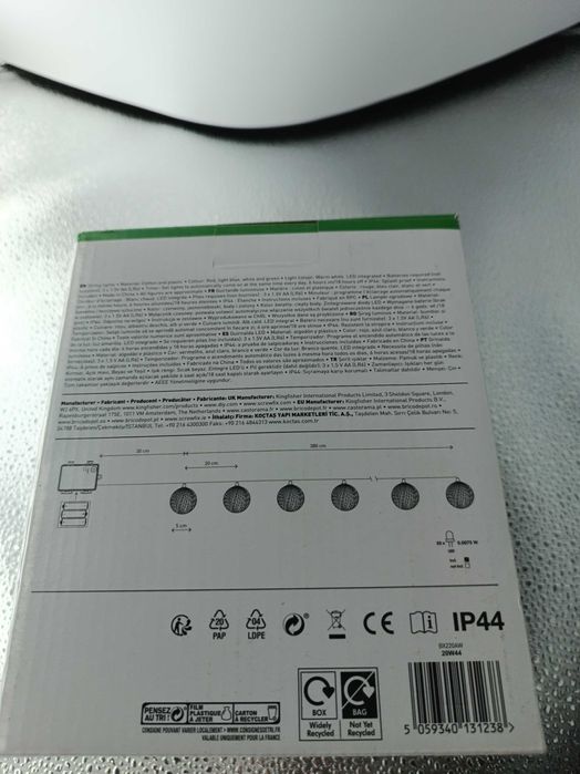 Lampki ogrodowe LED multikolor – dekoracja tarasu i balkonu