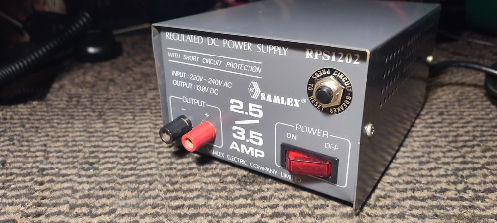 Блок питания трансформаторный  13.8в. 3.5А.