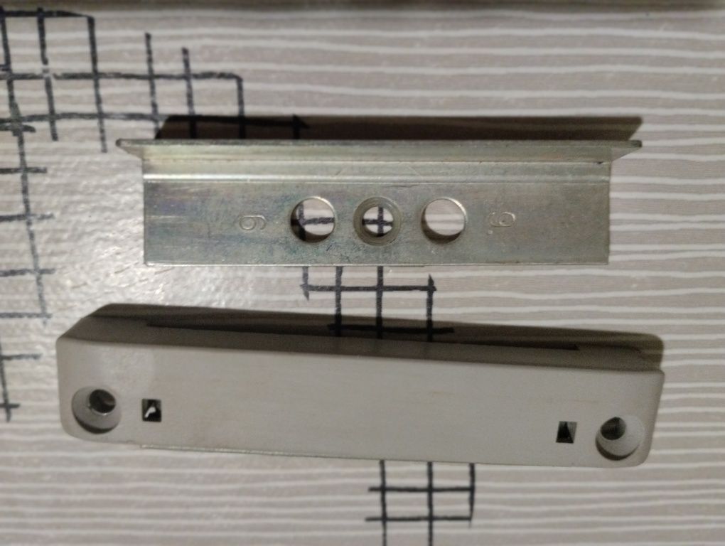 Магнитная защелка для балконной двери