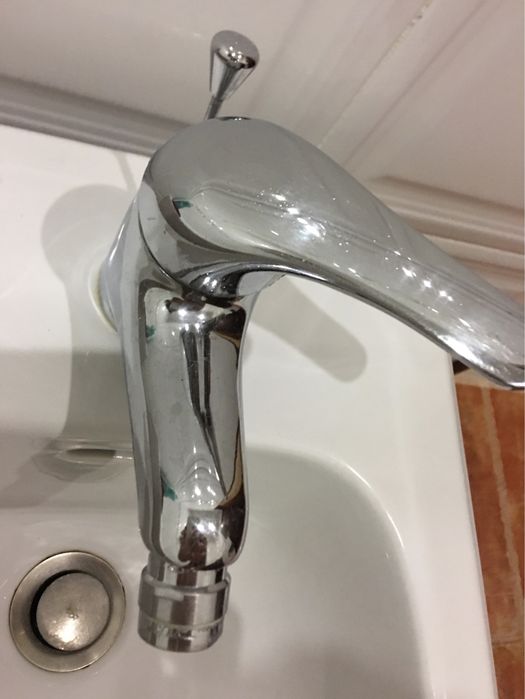 Bidé Indusa com torneira e todas as tubagens