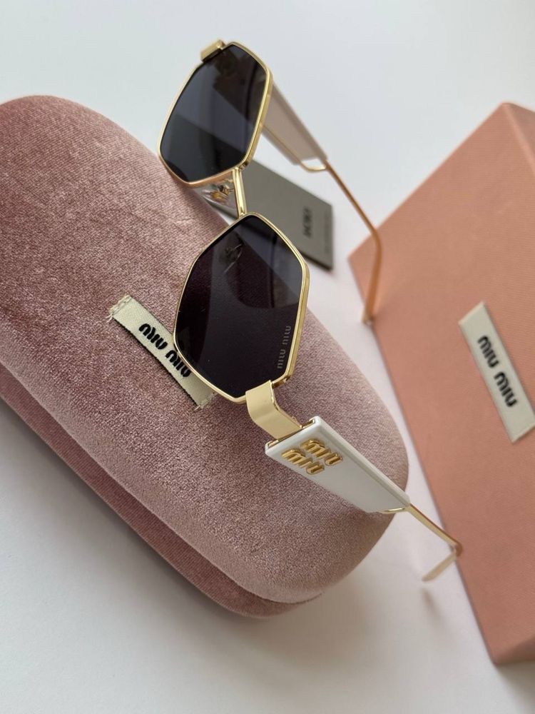 Стильные солнцезащитные очки ромбы miu miu