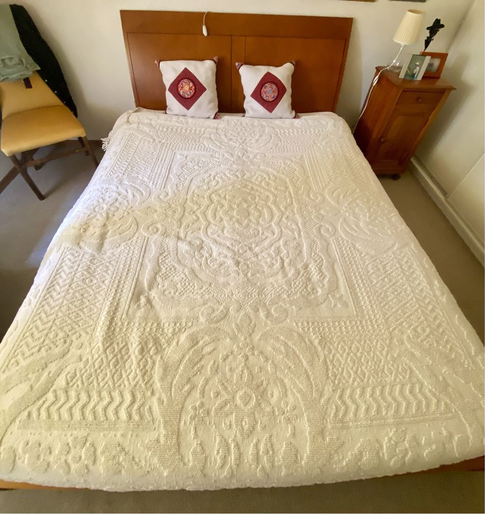 Cama de casal + colchäo em cerejeira