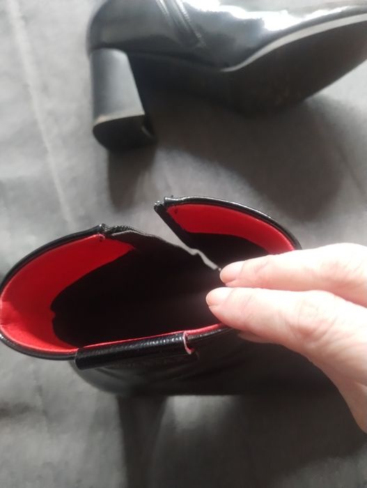 Botki lakierowane na słupku r. 41