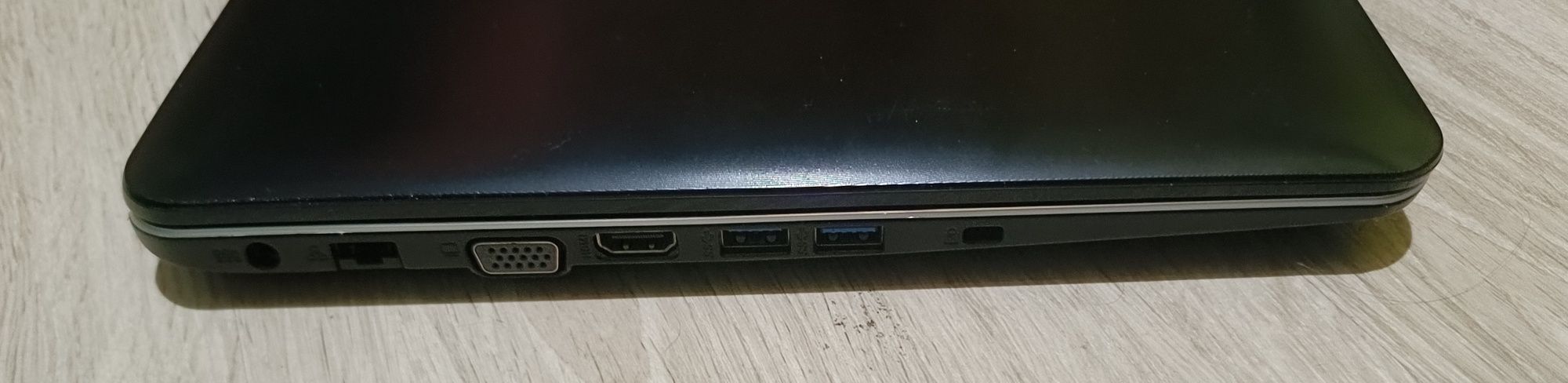 Laptop 15,6" Asus F555D 8 gb ram  500 gb Windows 11