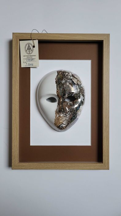 Maska ceramiczna malowana ręcznie oprawiona w ramy- obraz