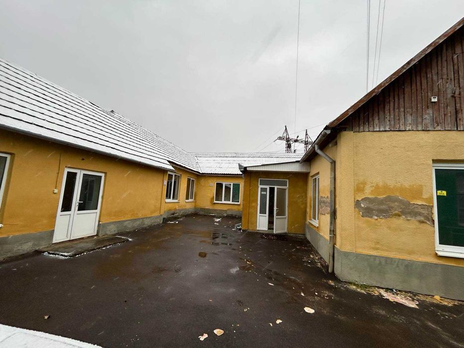 ПРОДАЖ! Фасадна будівля 173м (автошкола) Свалява Соборна,16 Терміново!