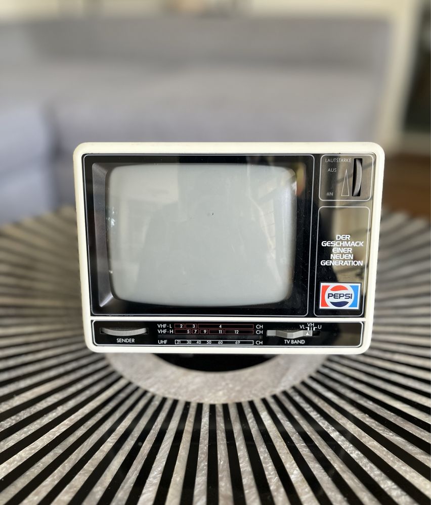 Mini telewizor z lat 80/90 z logo Pepsi jak nowy