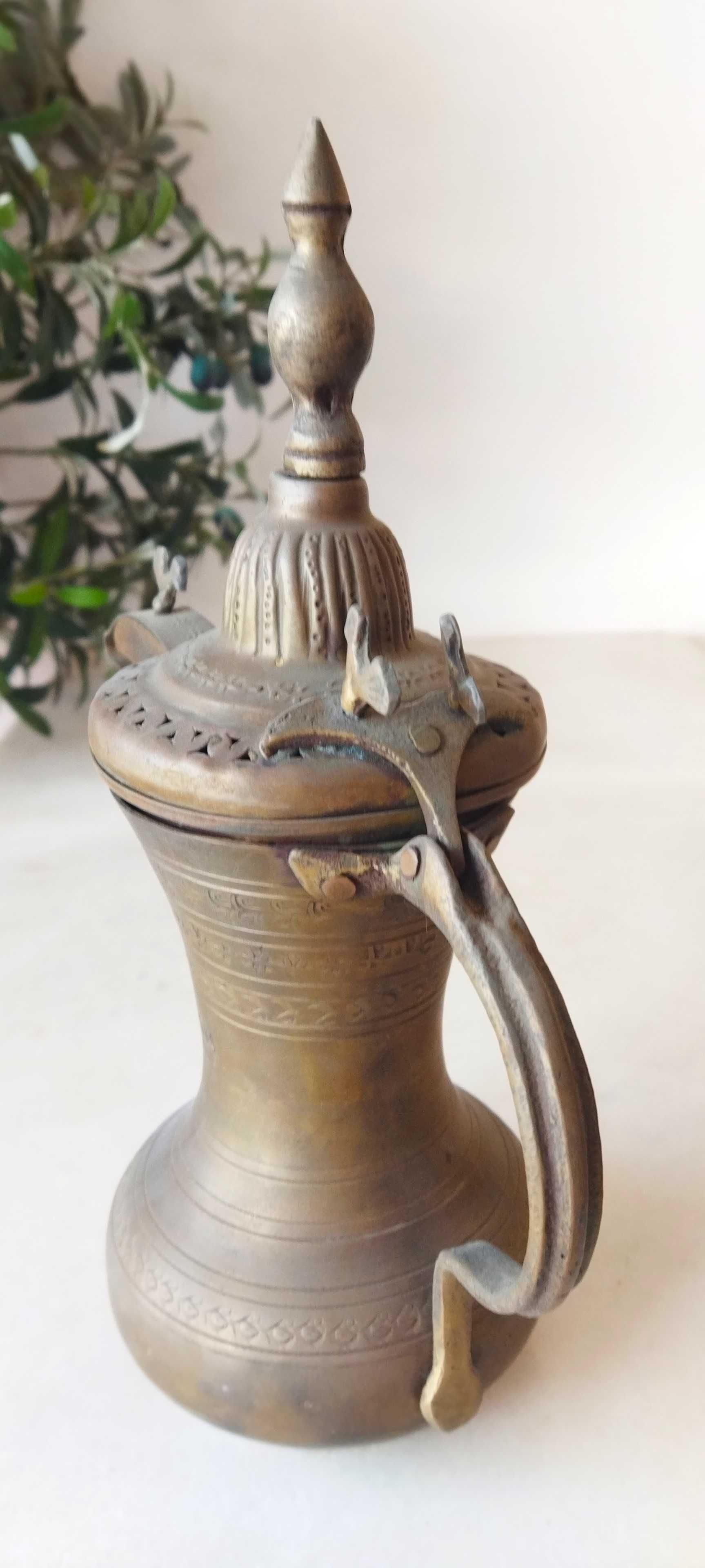 Cafeteira Dallah em latão árabe islâmica