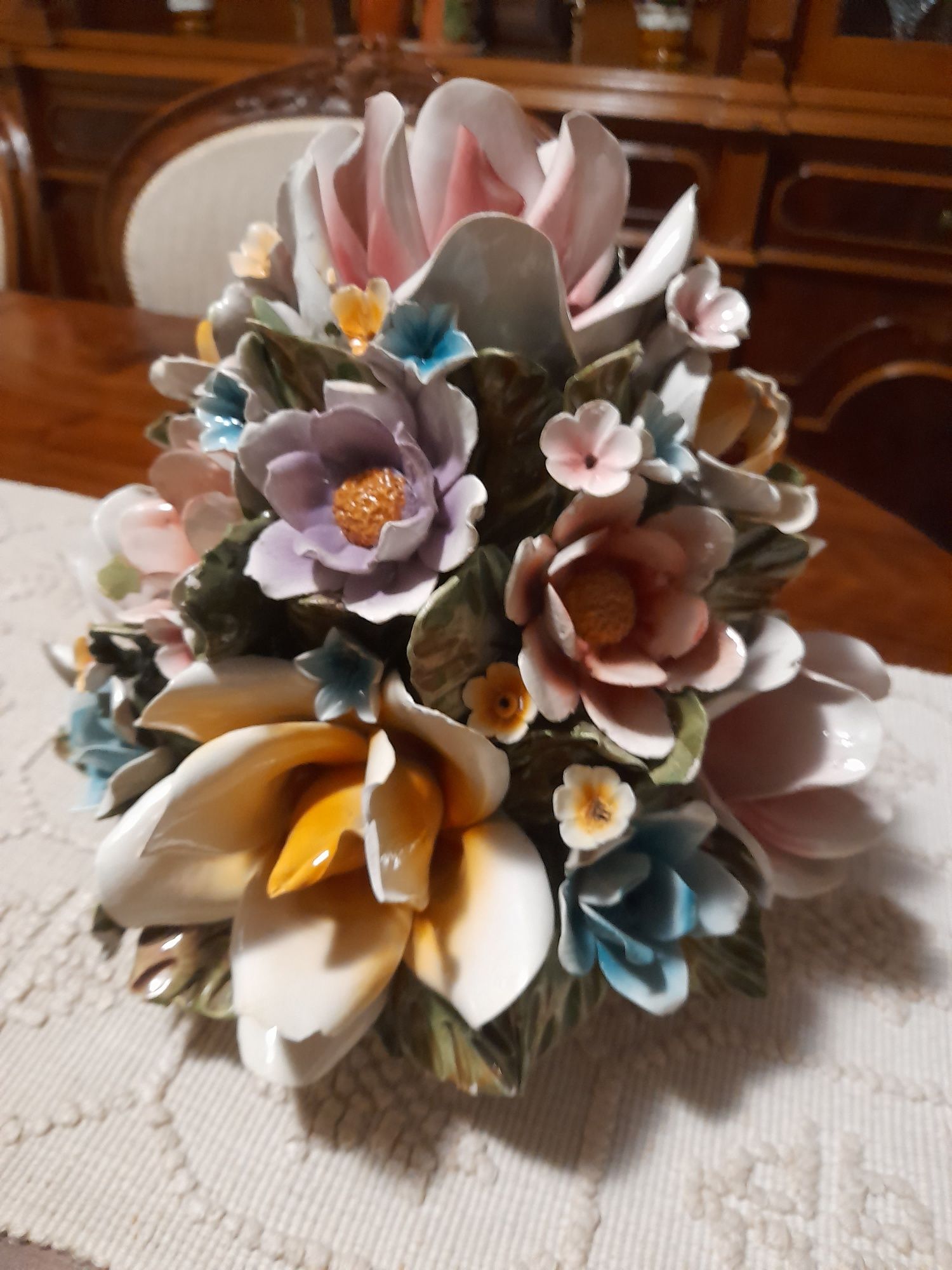 Buquê de flores de porcelana