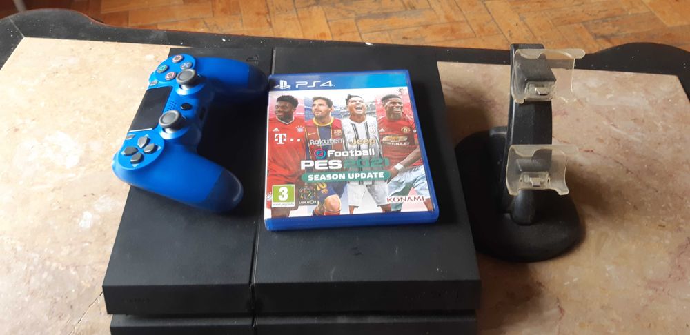 Playstation4 bem conservada.