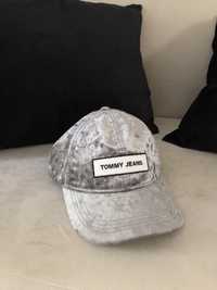 czapka z daszkiem Tommy Hilfiger Tommy Jeans welur srebrna