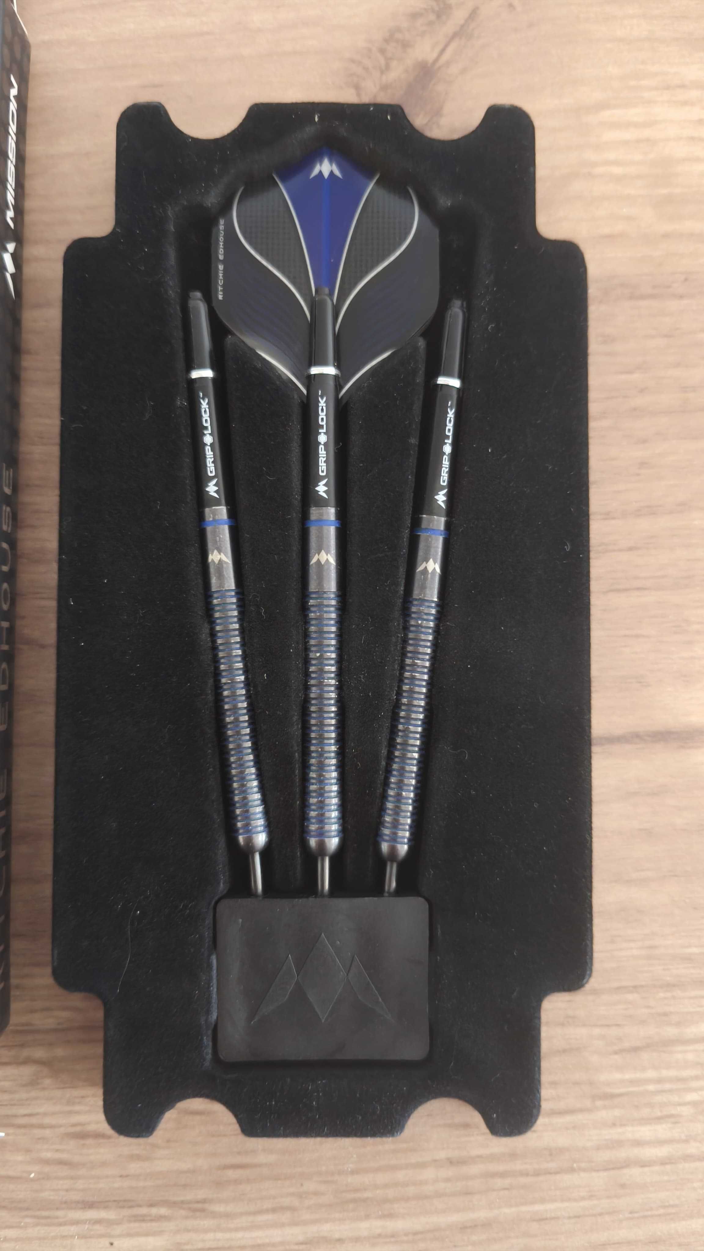 dart Lotki Mission Ritchie Edhouse 23g Black Titanium steel + gratis