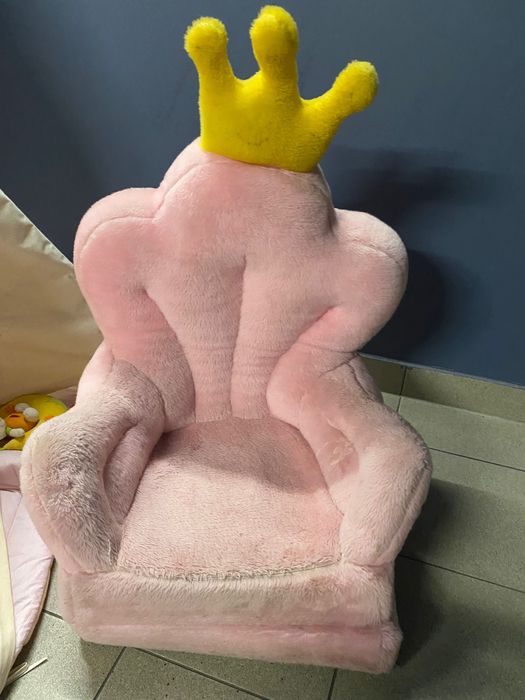 Fotel księżniczki z koroną różowy pokój siedzisko do zabawy