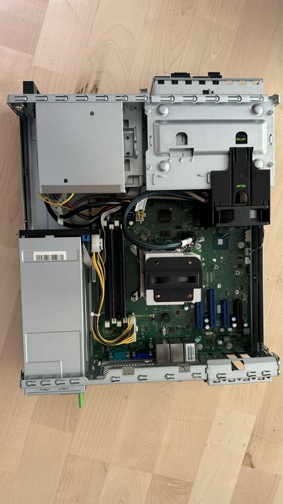 Fujitsu TX1320 m4 6 core 2x PS licencje KVM