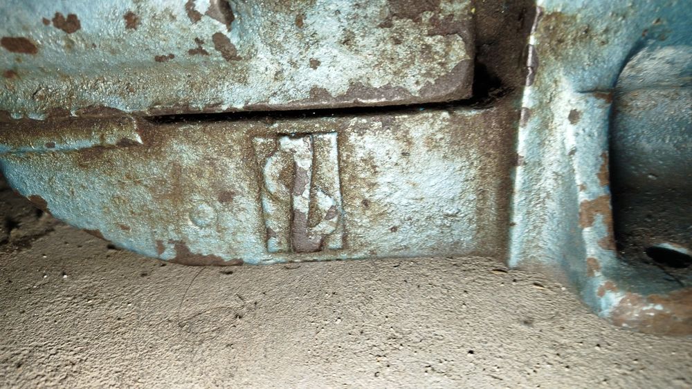 Torno de bancada alemão