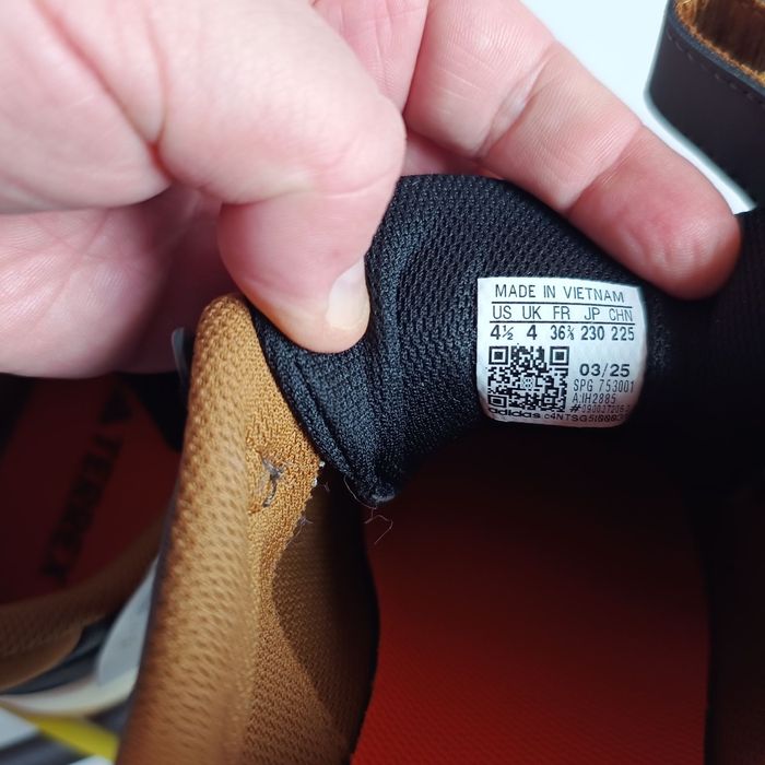 нові оригінальні Adidas Terrex розпаровка лівий p36 правий р36.5 довжи