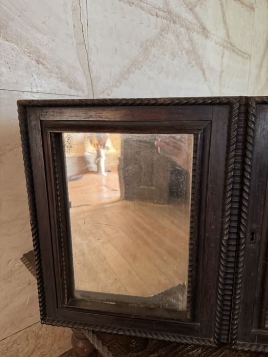 Oratorio muito antigo para restauro