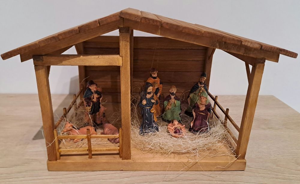 Szopka stajenka bożonarodzeniowa z figurkami