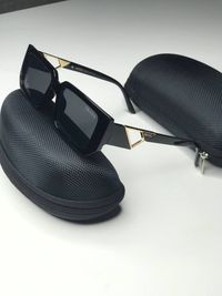 Солнцезащитные очки PRADA женские черные квадратные с золотом Прада