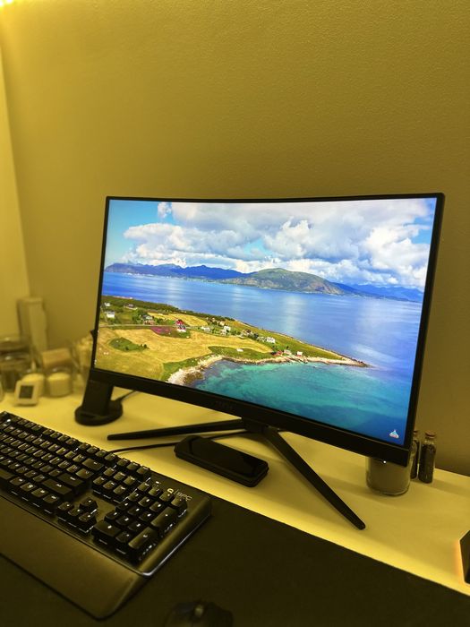 Monitor MSI MAG241C 23.6" 144Hz Curved