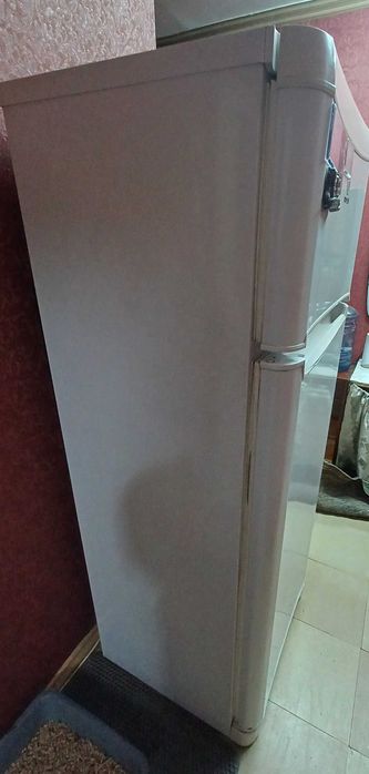 Холодильник. Не дорого. Возможен торг.