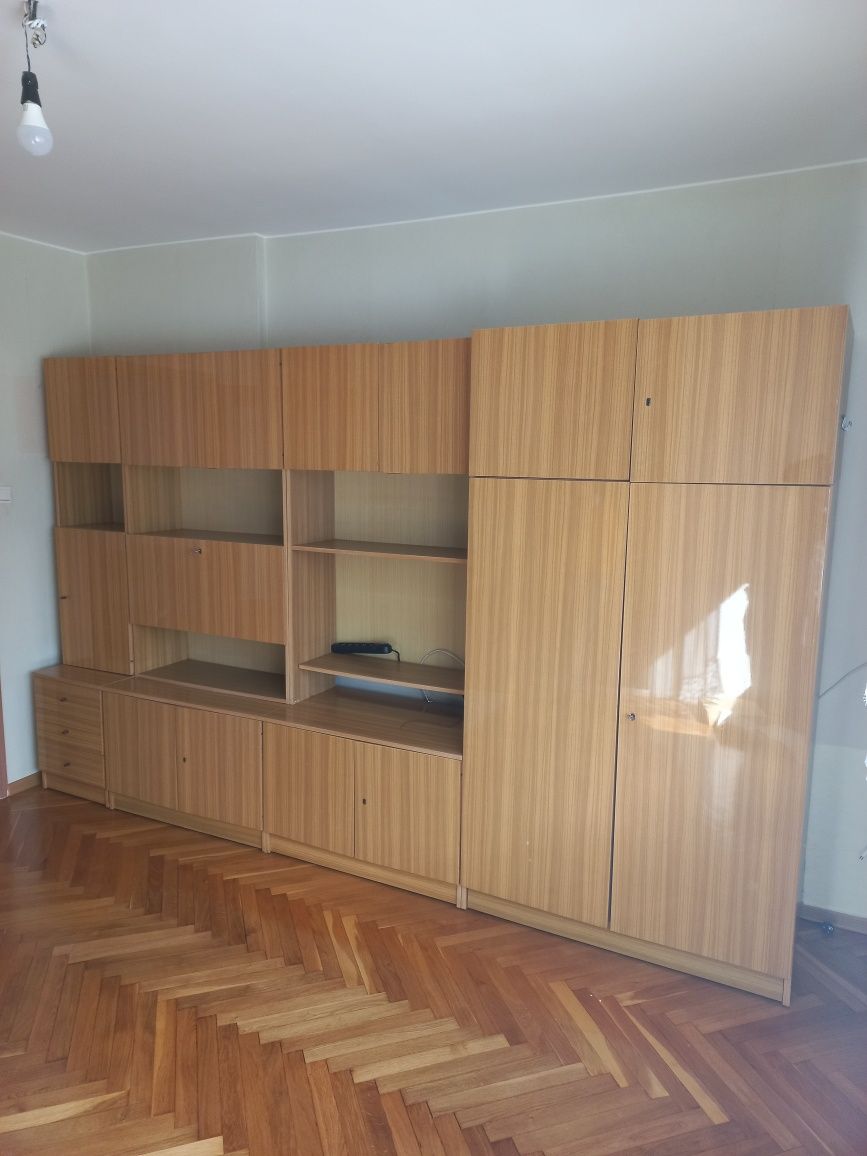 Nie zniszczone używane meble